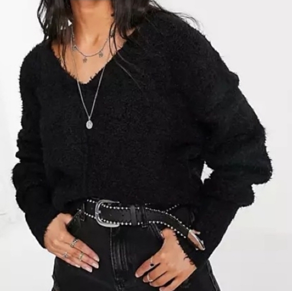 NWT Free People Icing V-Neck Fuzzy Eyelash Slouchy Soft Long Sleeve Sweater Blk - Picture 3 of 11